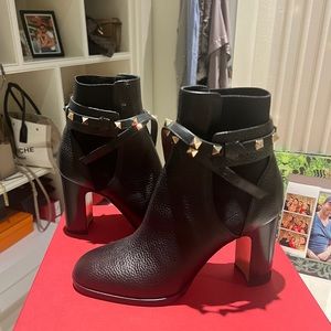 VALENTINO BLACK BOOTS
